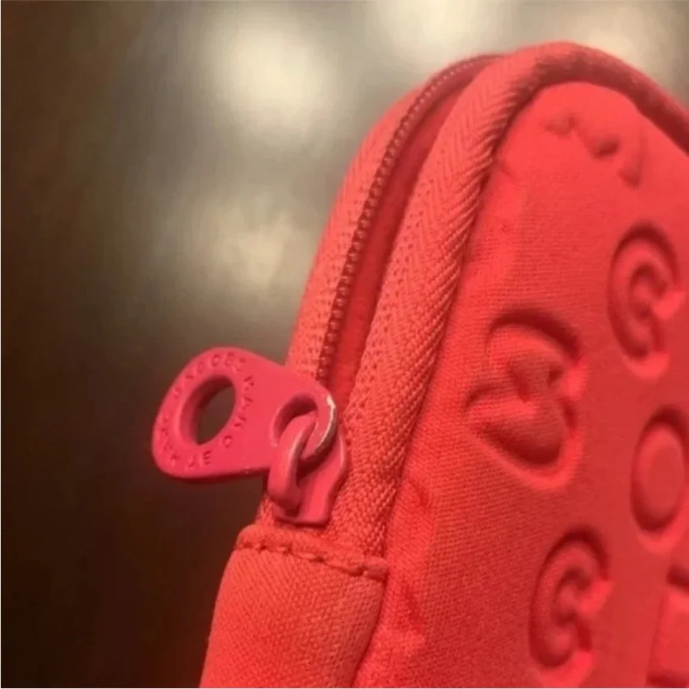 Marc Jacobs neon pink